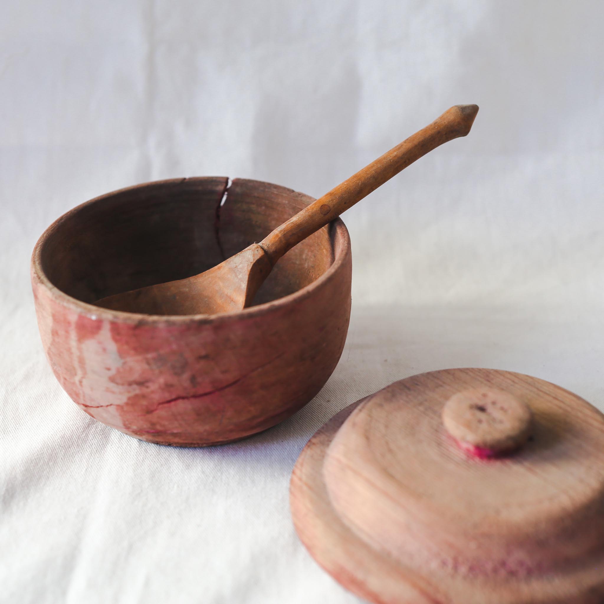 Wooden Bowl With Lid And Spoon / 木製ポットとスプーン