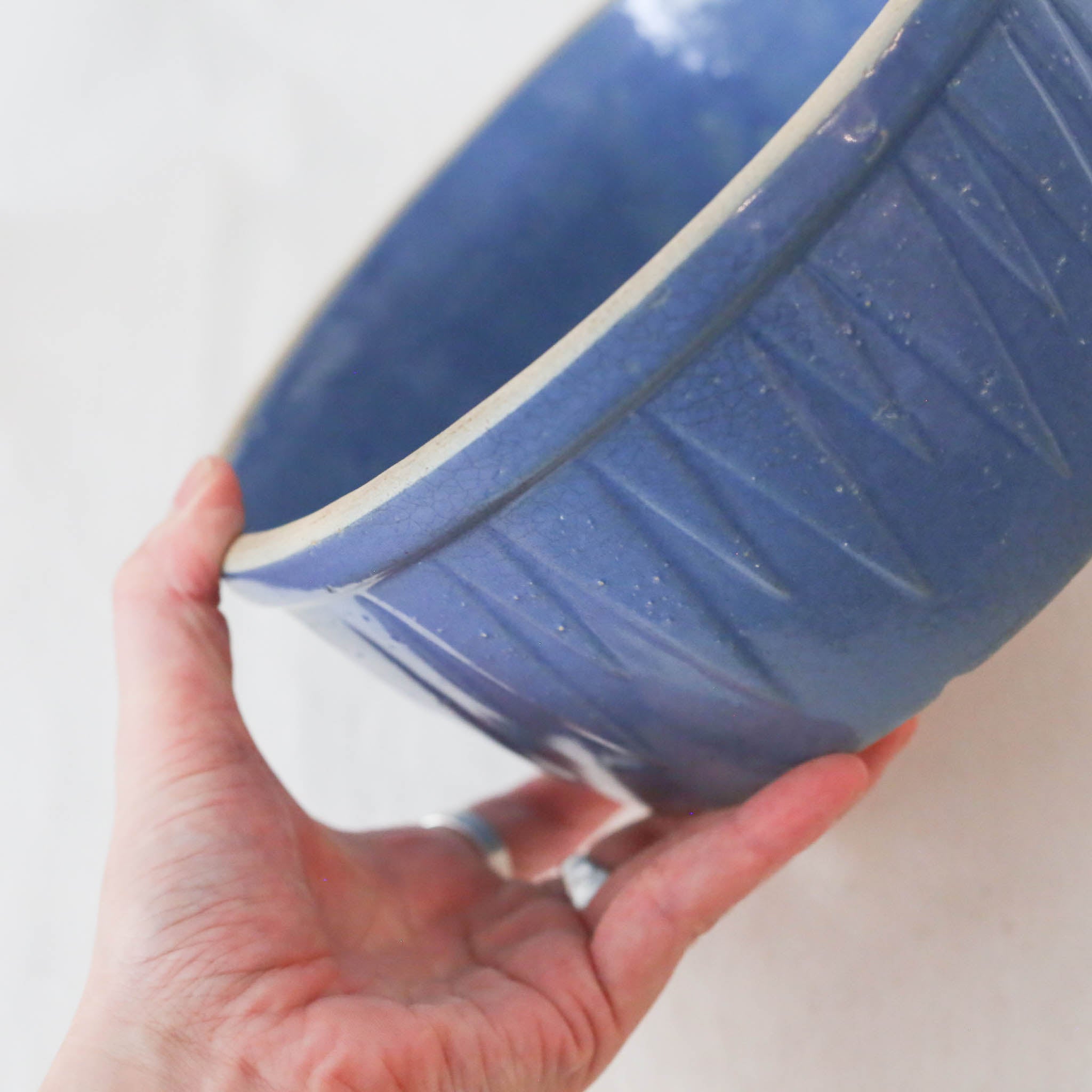 Pottery Blue Bowl / 陶器の青い鉢