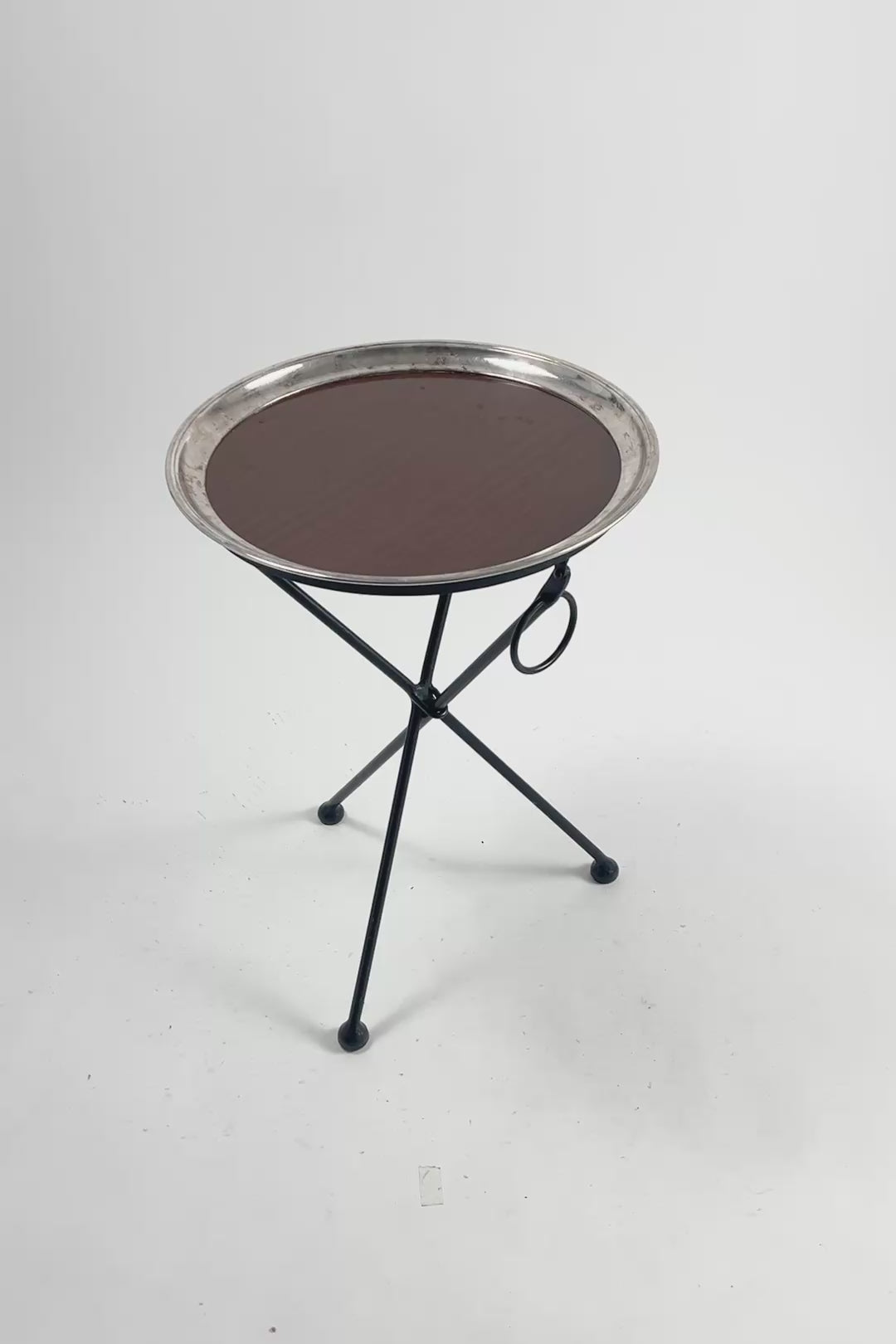 ビデオを読み込む: Side Table with Removable Tray / トレー付きサイドテーブル