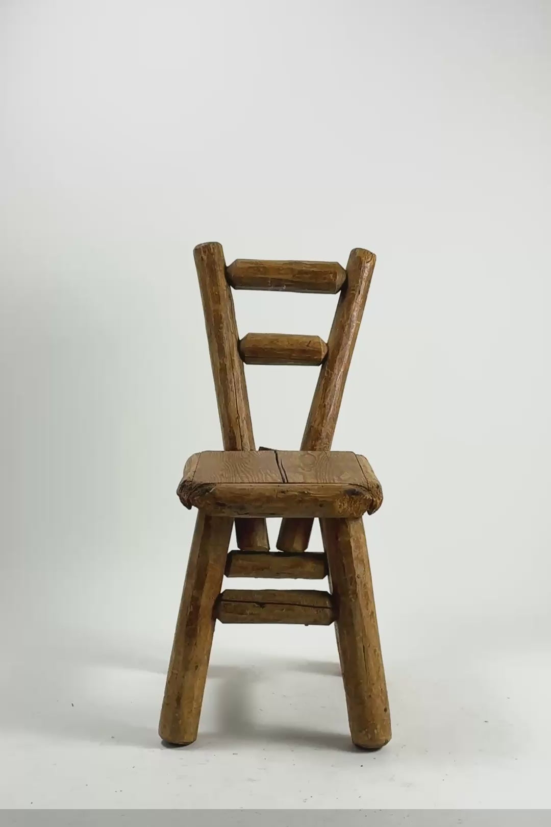 ビデオを読み込む: Wooden Chair / 木製チェア