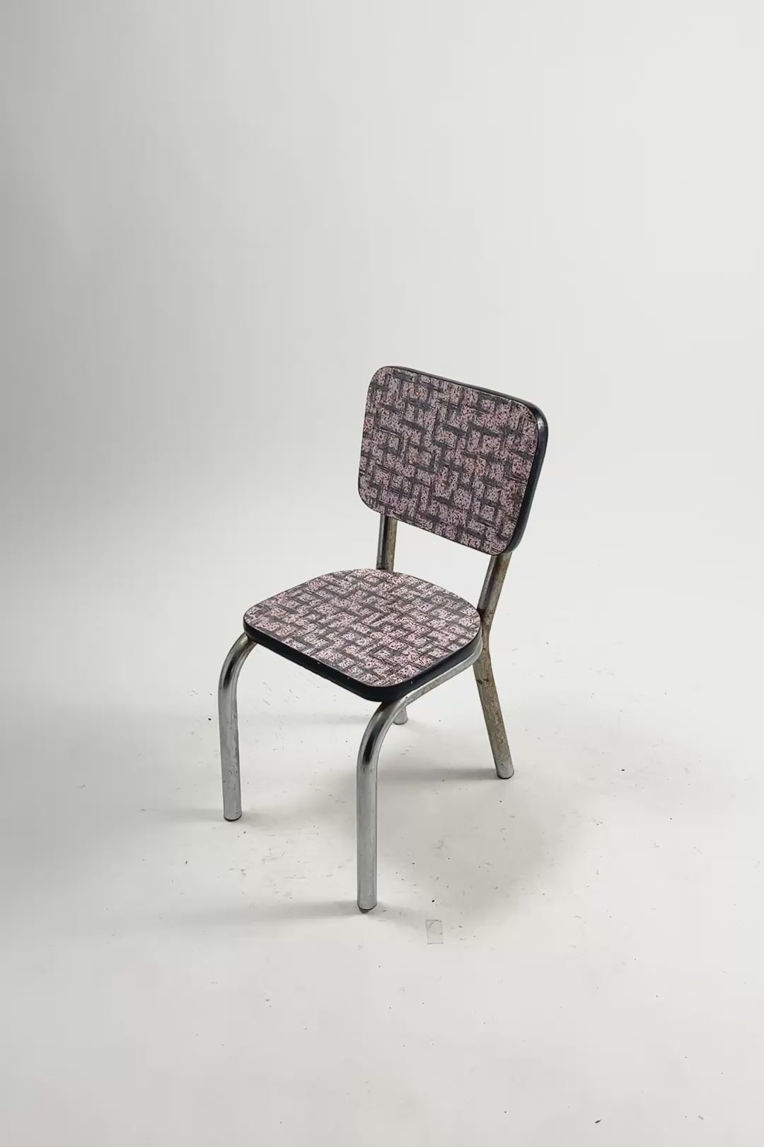 Load video: Vintage Kids Chair / ヴィンテージ キッズチェア