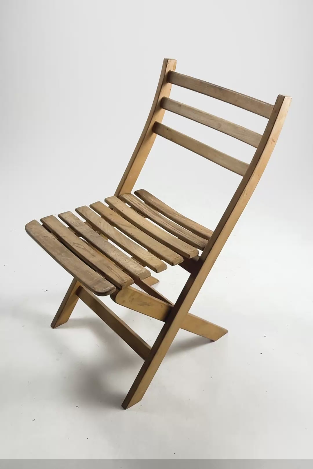 ビデオを読み込む: Folding Chair / 折りたたみ椅子