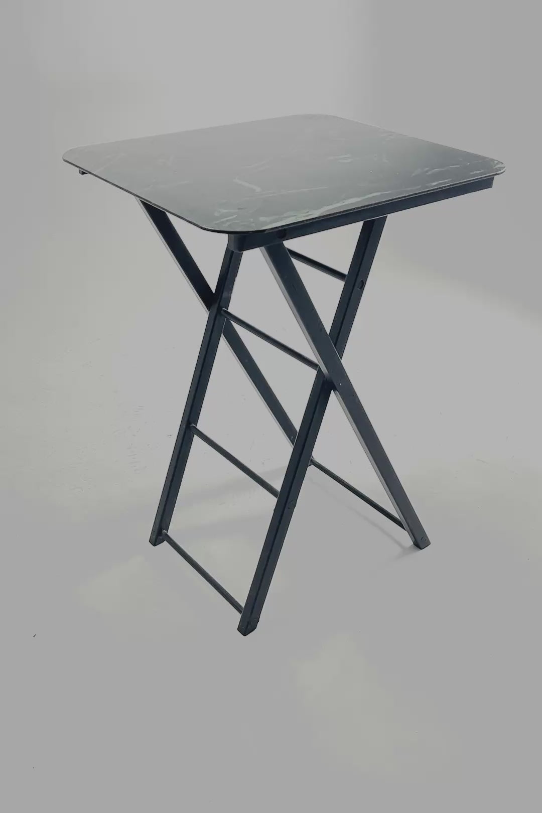 ビデオを読み込む: Folding Side Table Green &amp; Black / 折りたたみ サイドテーブル (グリーン &amp; 黒天板)