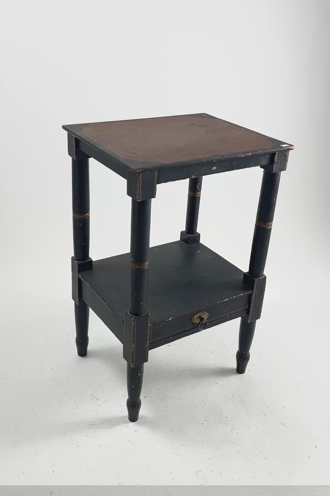 ビデオを読み込む: Vintage Side Table with Drawer / ヴィンテージ 引き出しつきサイドテーブル