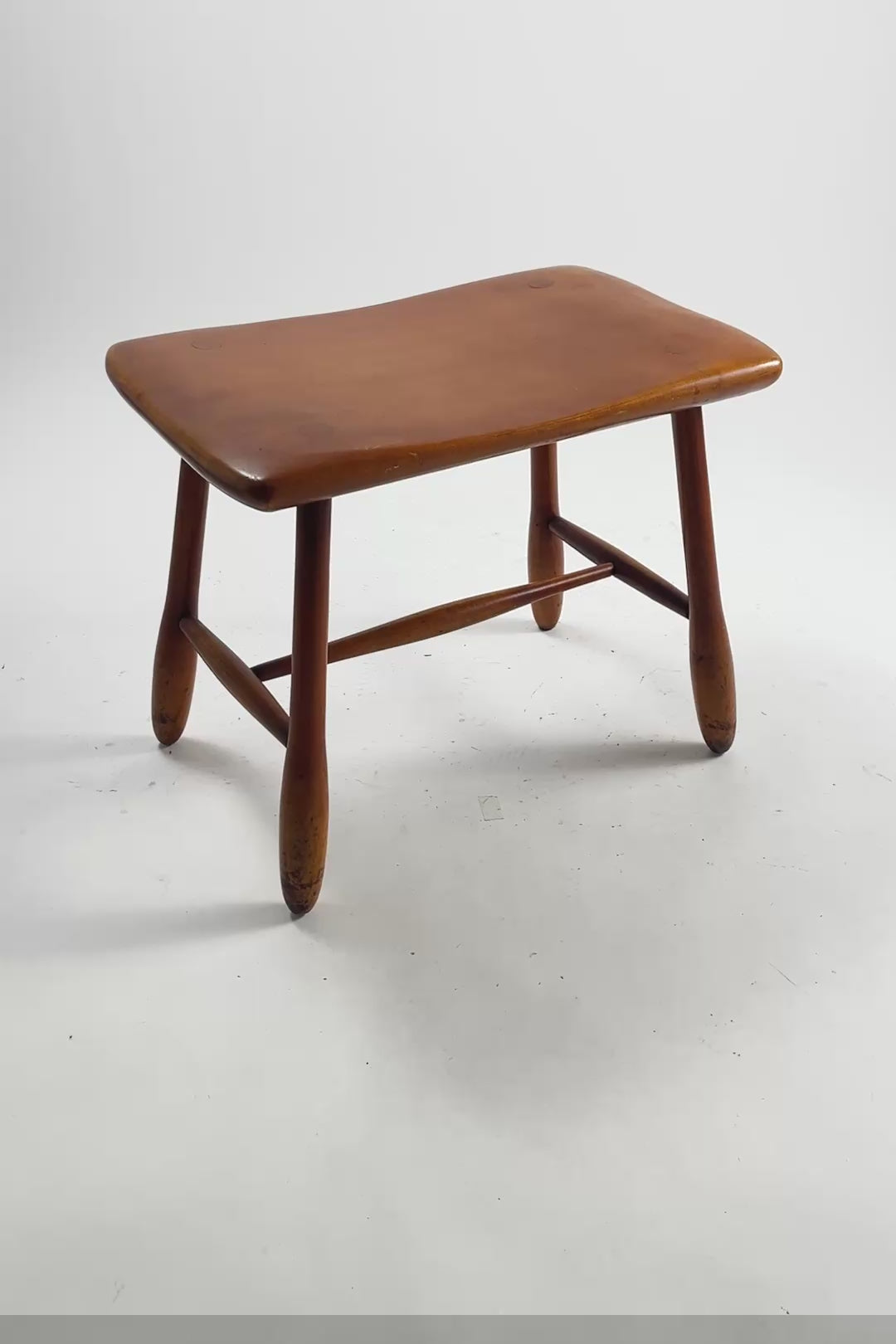 Load video: Vintage Wooden Stool / 木製スツール