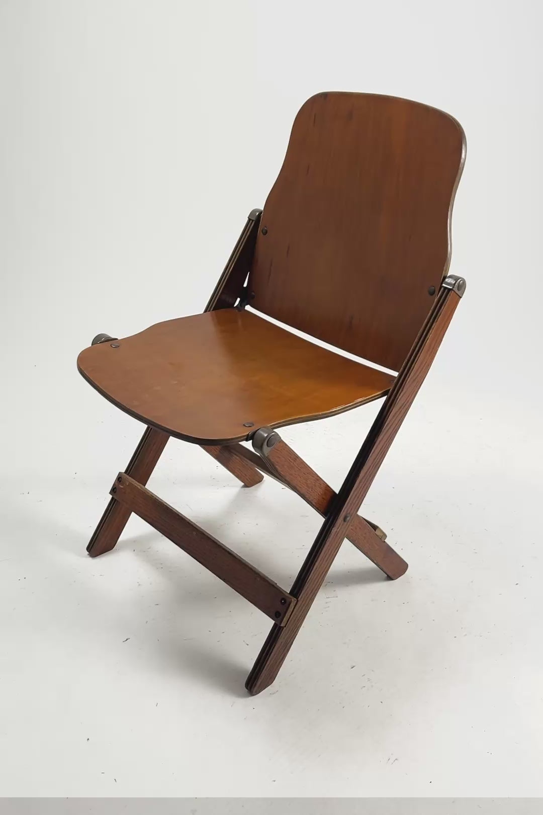 ビデオを読み込む: American Seating Company Folding Chair / アメリカン・シーティング・カンパニー フォールディングチェア