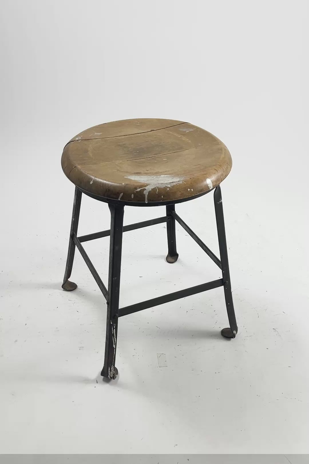 ビデオを読み込む: Vintage Industrial Metal Stool / ヴィンテージ インダストリアル メタルスツール