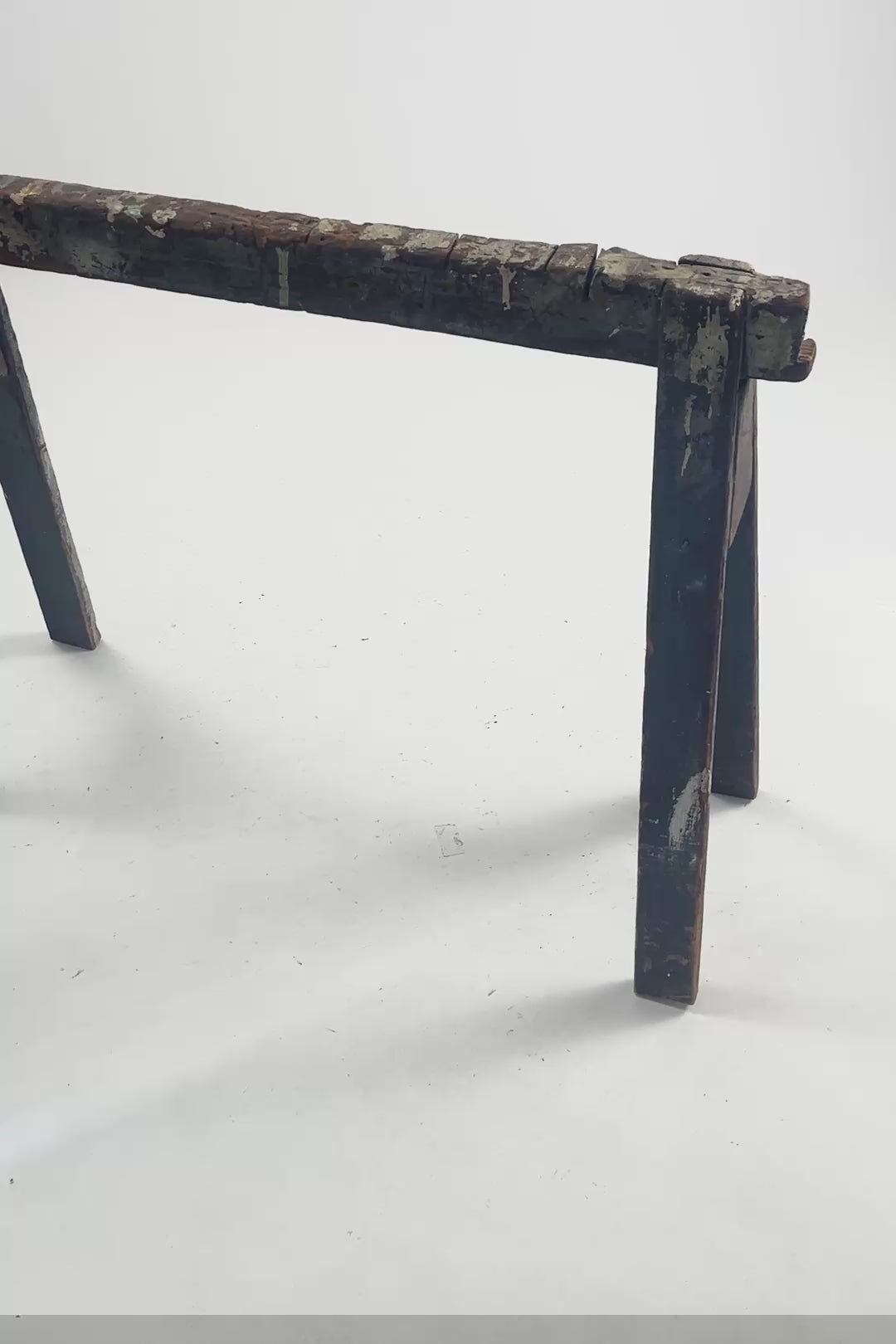 ビデオを読み込む: Wooden Sawhorse / 木製ウマ