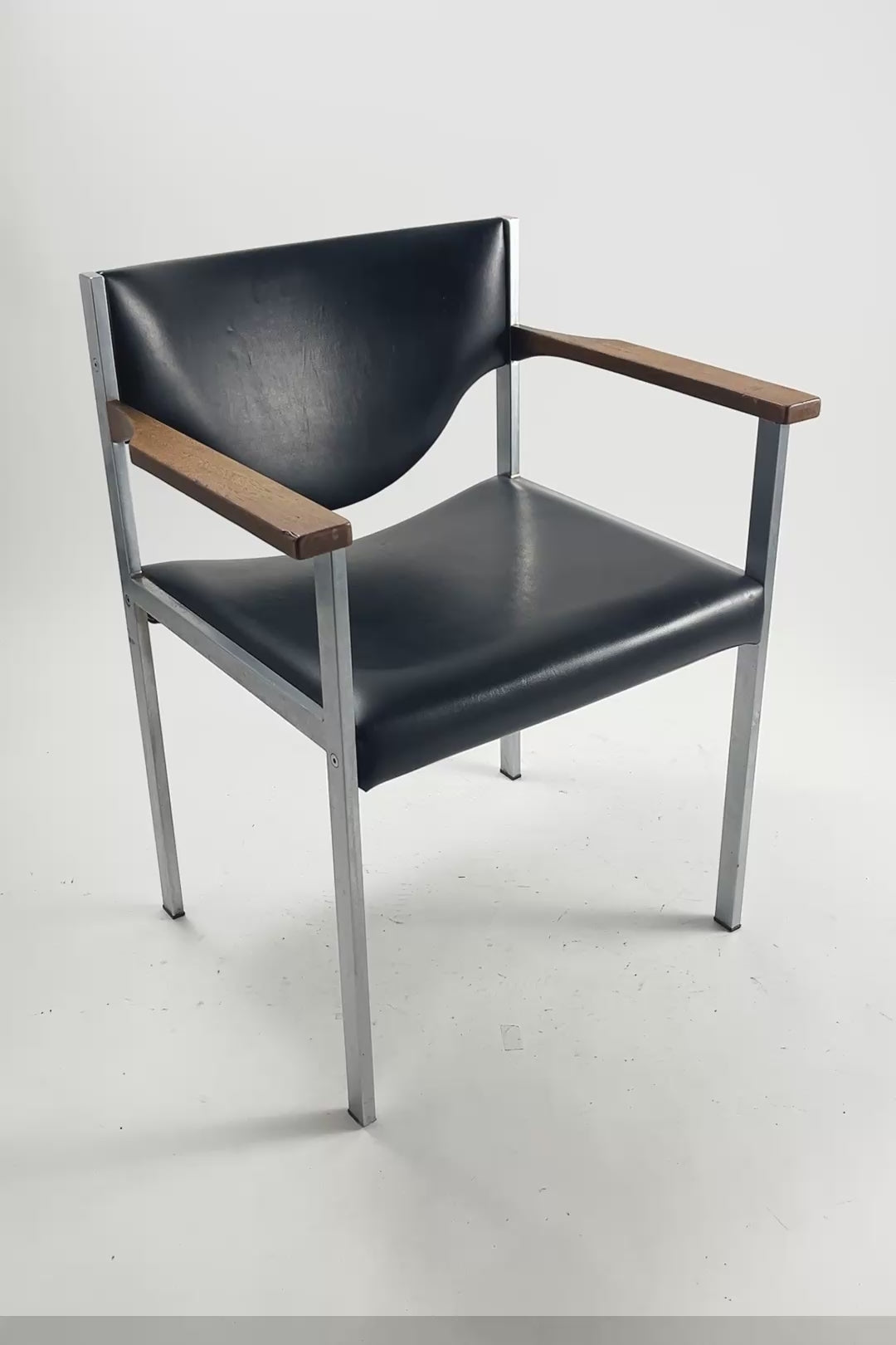 ビデオを読み込む: Vintage Side Chair / ヴィンテージ サイドチェア