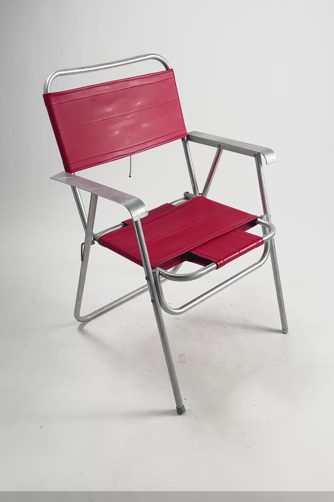 Load video: Armchair Folding Chair / アーム付き折りたたみ椅子