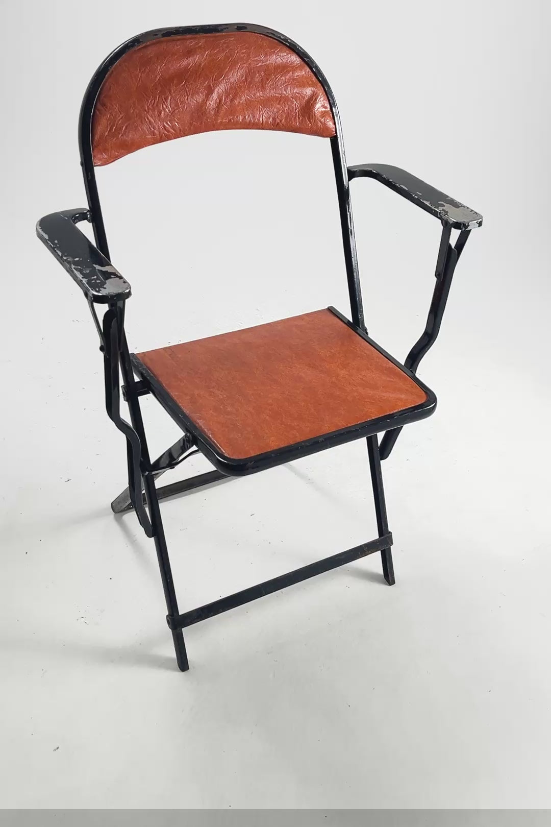 ビデオを読み込む: Vintage Folding Armchair / ヴィンテージ フォールディング アームチェア
