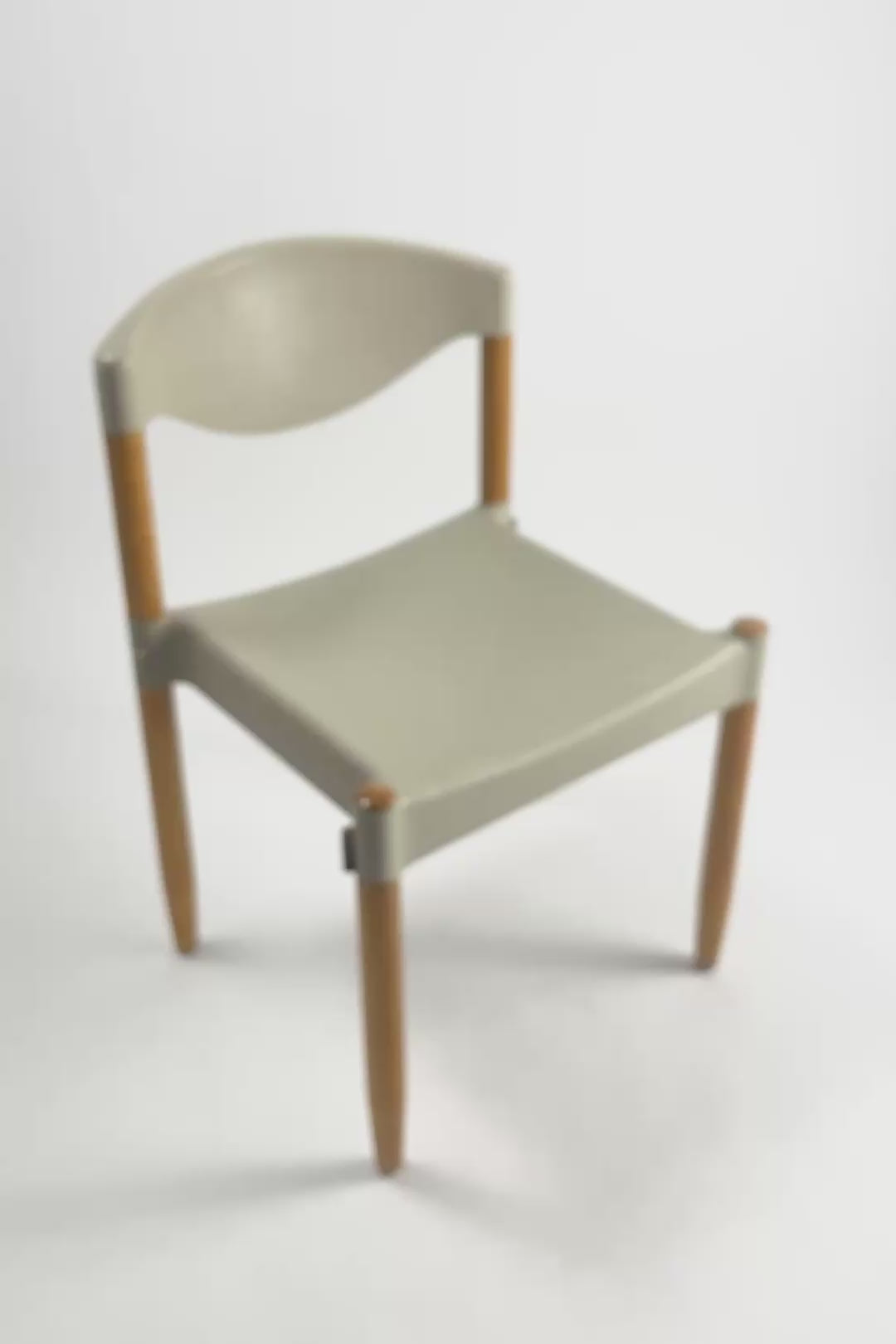 ビデオを読み込む: Stacking The Strax chair by CASARA / スタッキング Straxチェア CASARA