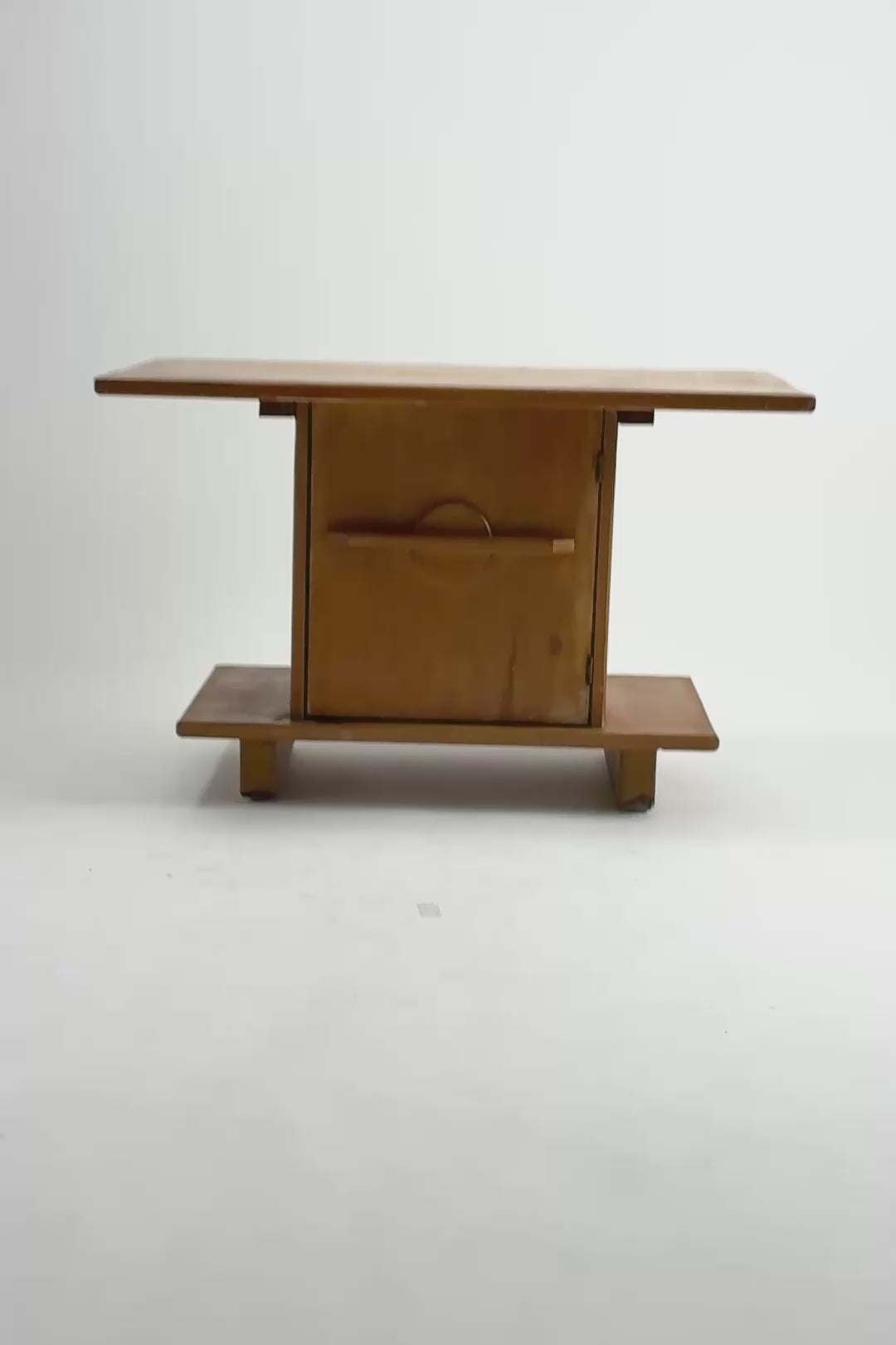 ビデオを読み込む: Wooden Side Table with Cabinet / 収納付きサイドテーブル