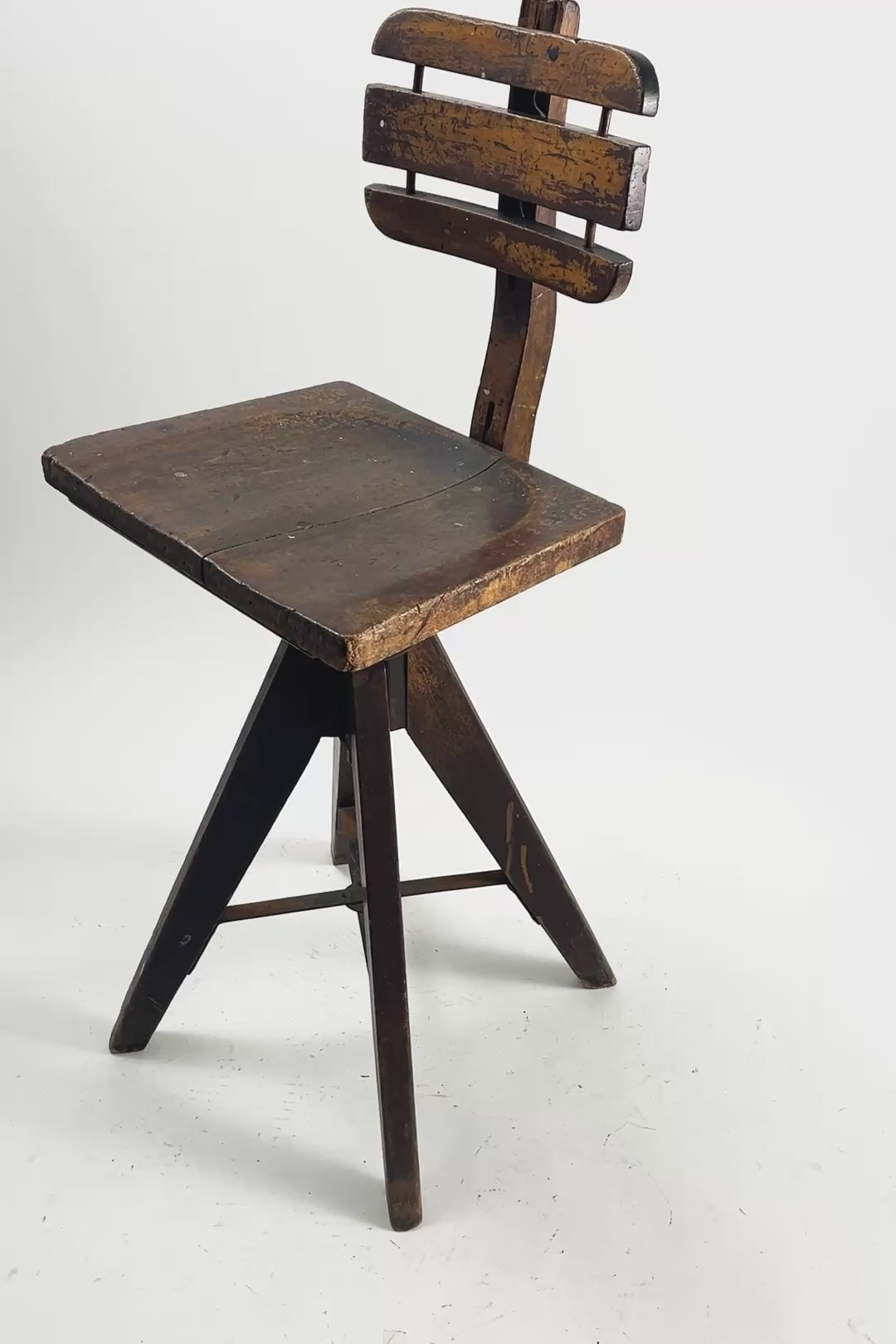 ビデオを読み込む: Drafting Chair / 木製ドラフティングチェア