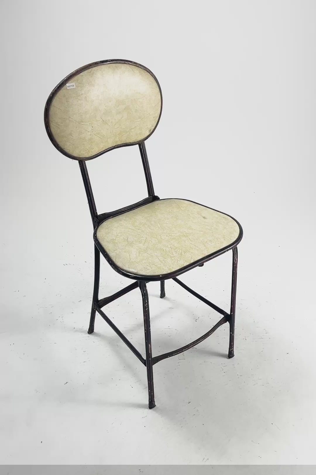 ビデオを読み込む: Metal Folding Chair / メタルフレーム折りたたみ椅子
