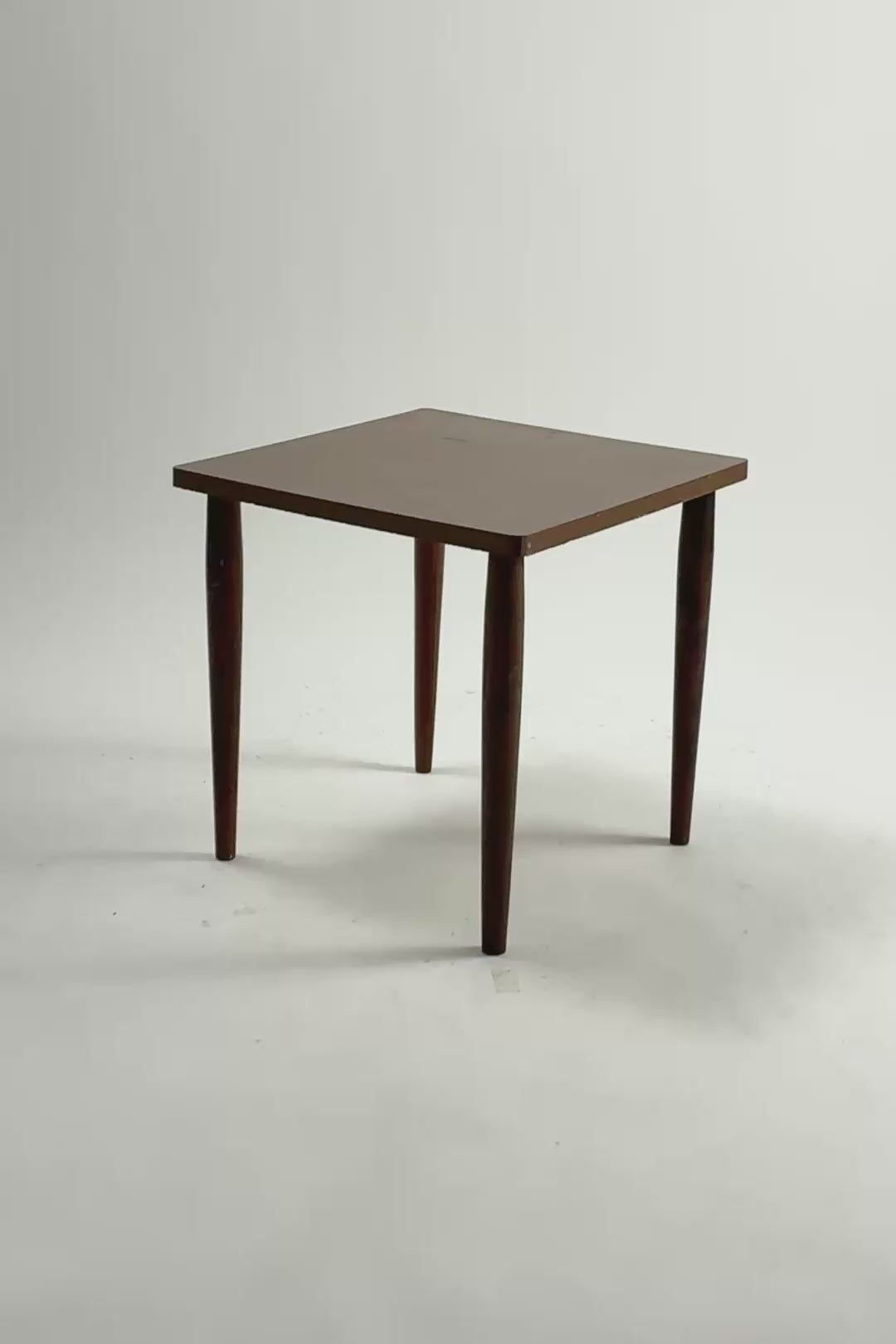 ビデオを読み込む: Square Side Table / 小ぶりなサイドテーブル