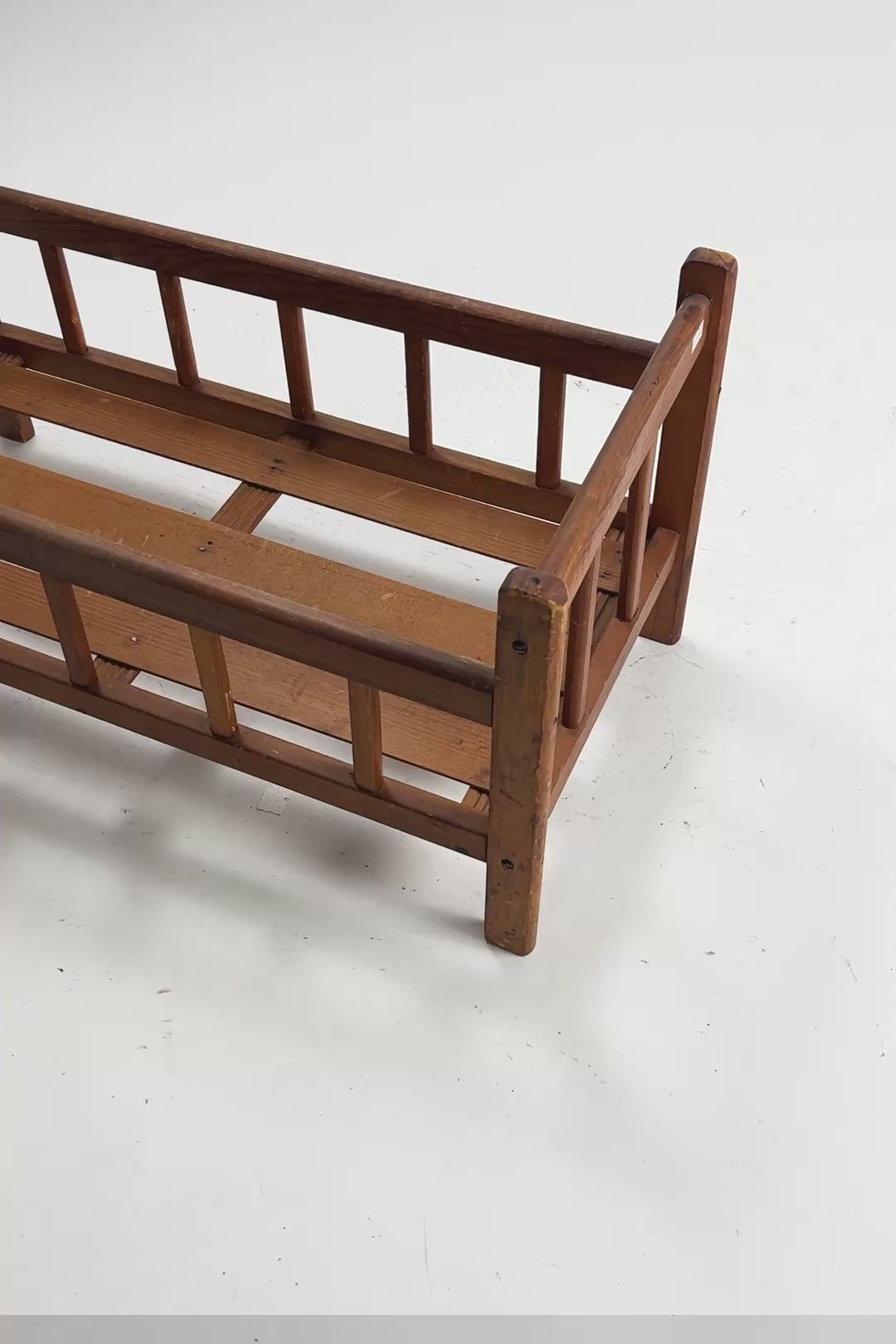 Load video: Vintage Baby Bed Frame / ベビーベッドフレーム
