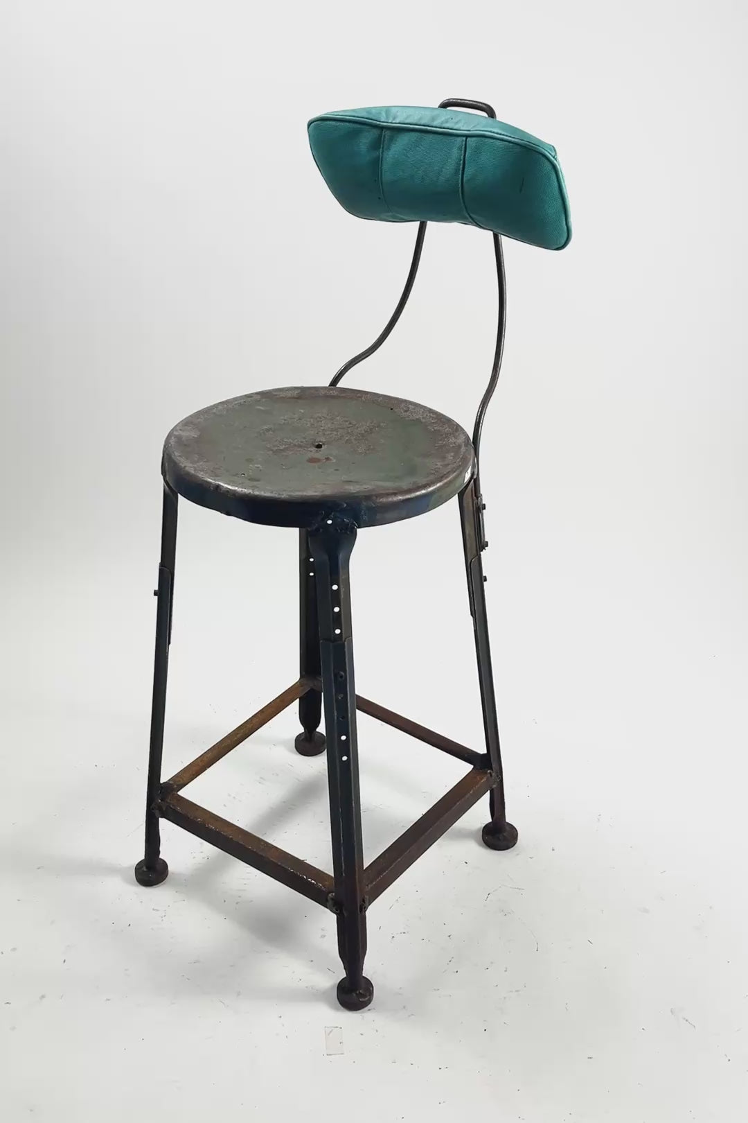Load video: Vintage Industrial Stool with Adjustable Backrest / ヴィンテージ インダストリアル スツール（バックレスト付）