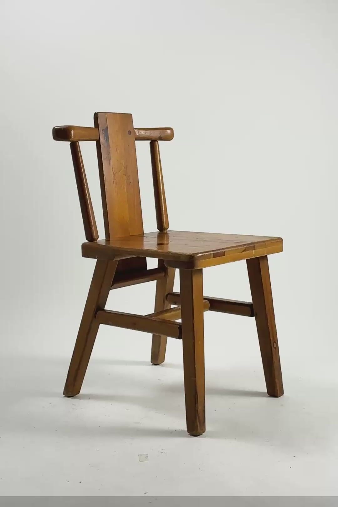 ビデオを読み込む: Wooden Chair / 木製チェア