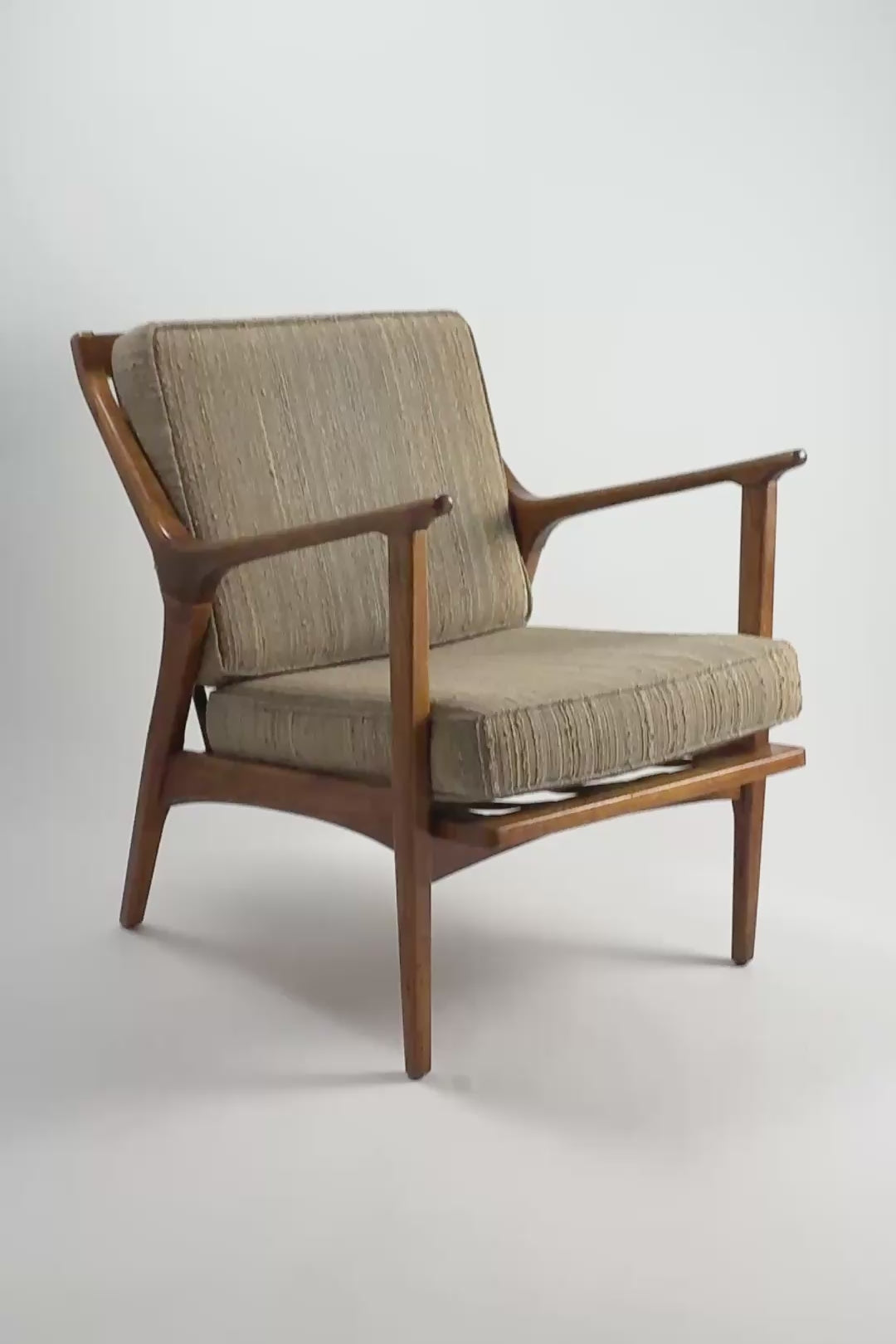 ビデオを読み込む: Wooden Arm Fabric Chair / 木製アームファブリックチェア