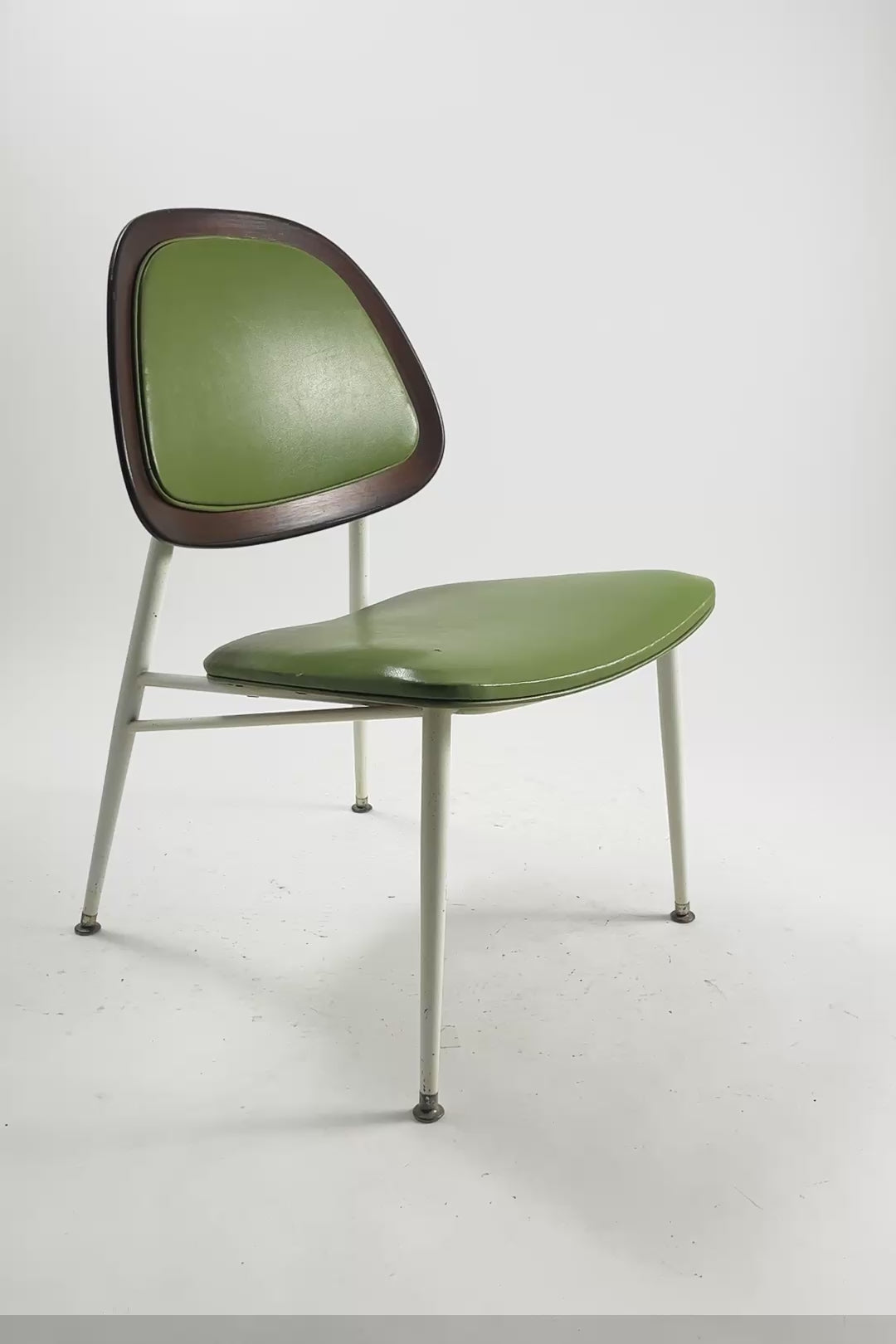 Load video: Daystrom Dining Chair / デイストロム ダイニングチェア