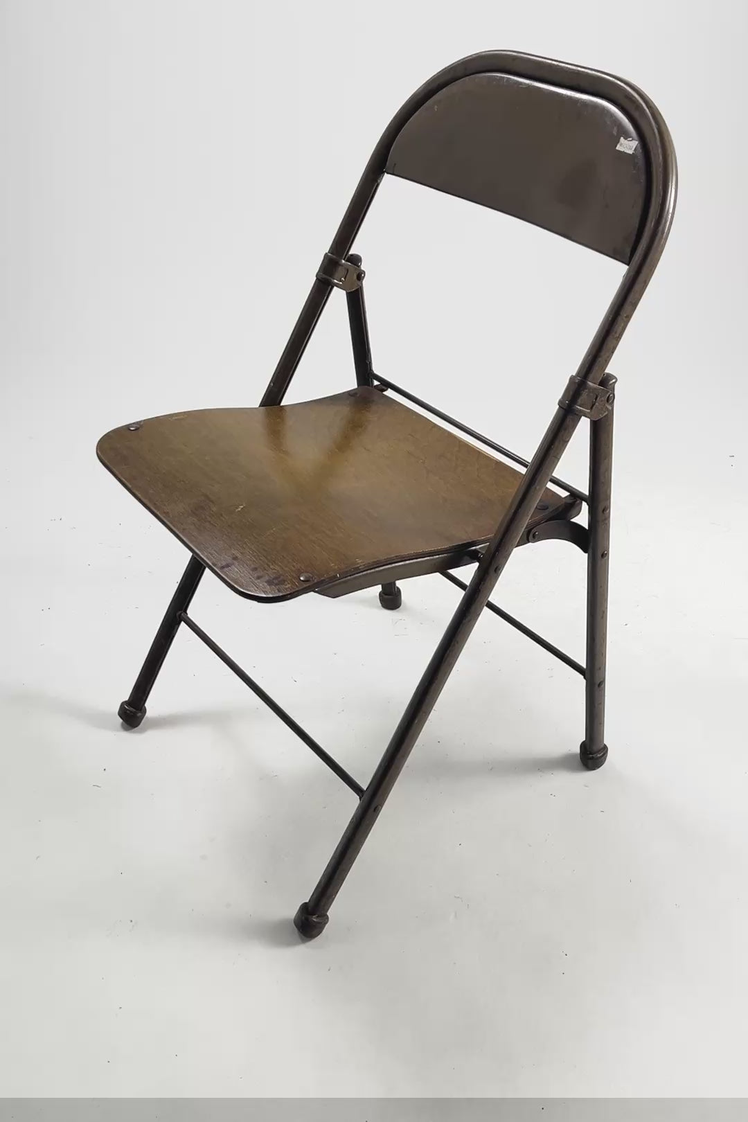 Load video: Folding Chair with Wood Seat &amp; Metal Frame / 木座面×メタル 折りたたみイス