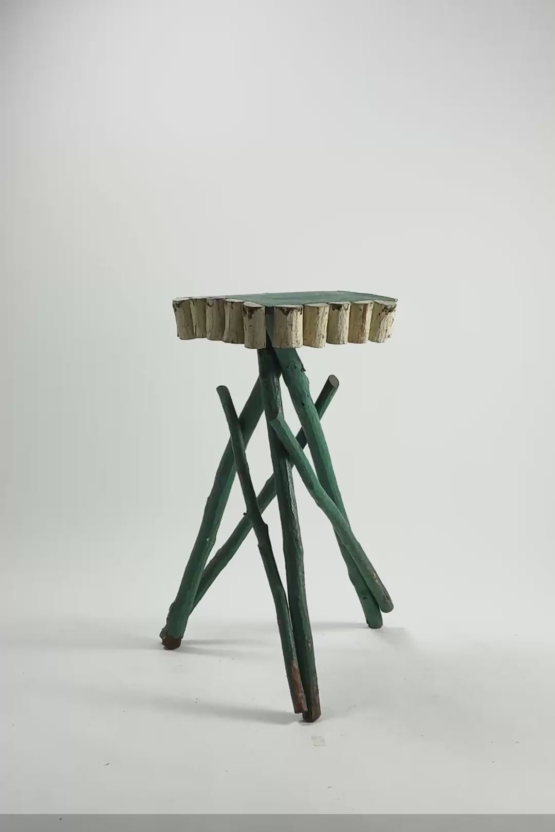 ビデオを読み込む: Wooden Display Stand / 木製飾り台