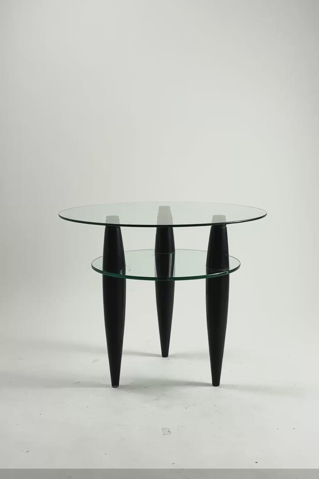 ビデオを読み込む: 3-Legged Double-Tier Glass Top Side Table / ガラス天板 3本脚 サイドテーブル
