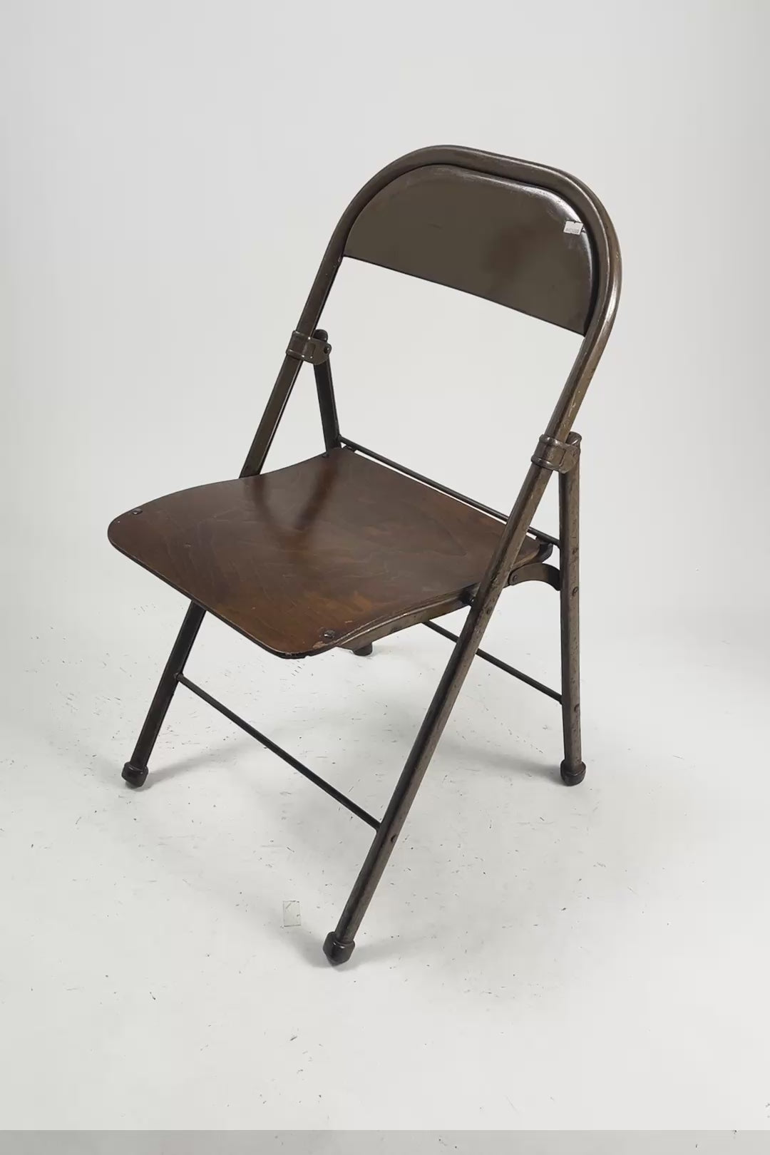 ビデオを読み込む: Folding Chair with Wood Seat &amp; Metal Frame / 木座面×メタル 折りたたみイス