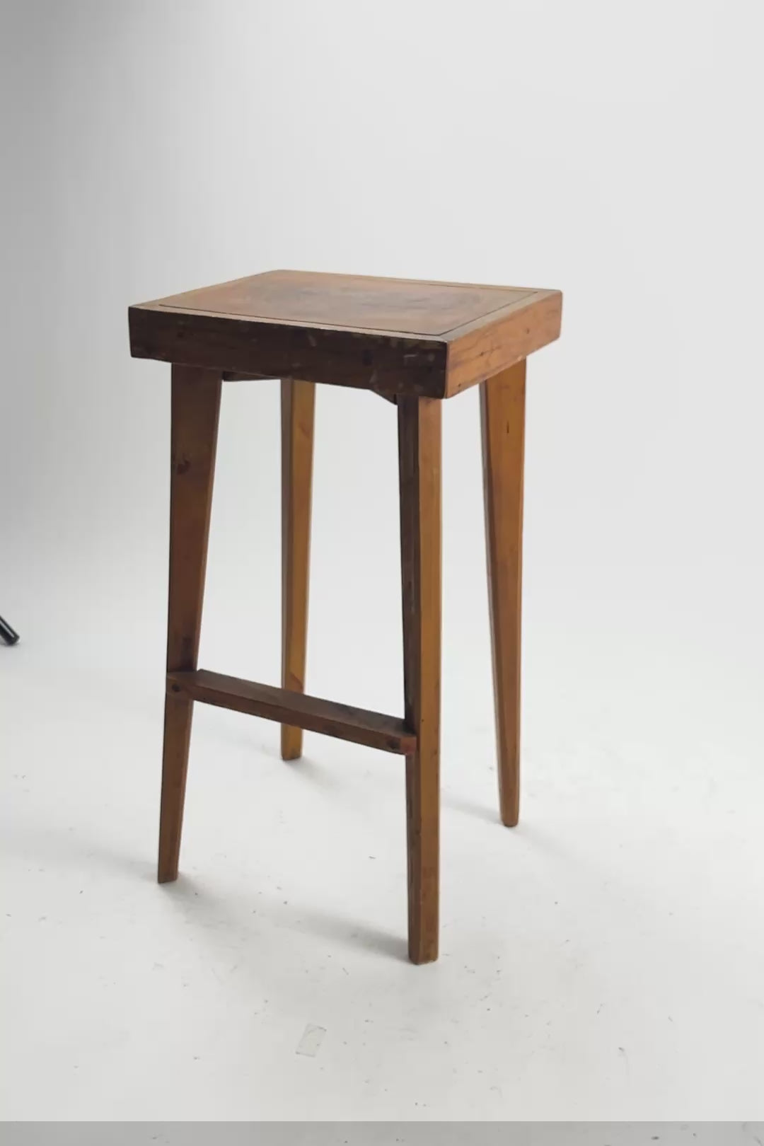 ビデオを読み込む: Vintage Wooden Side Table / ヴィンテージ木製サイドテーブル