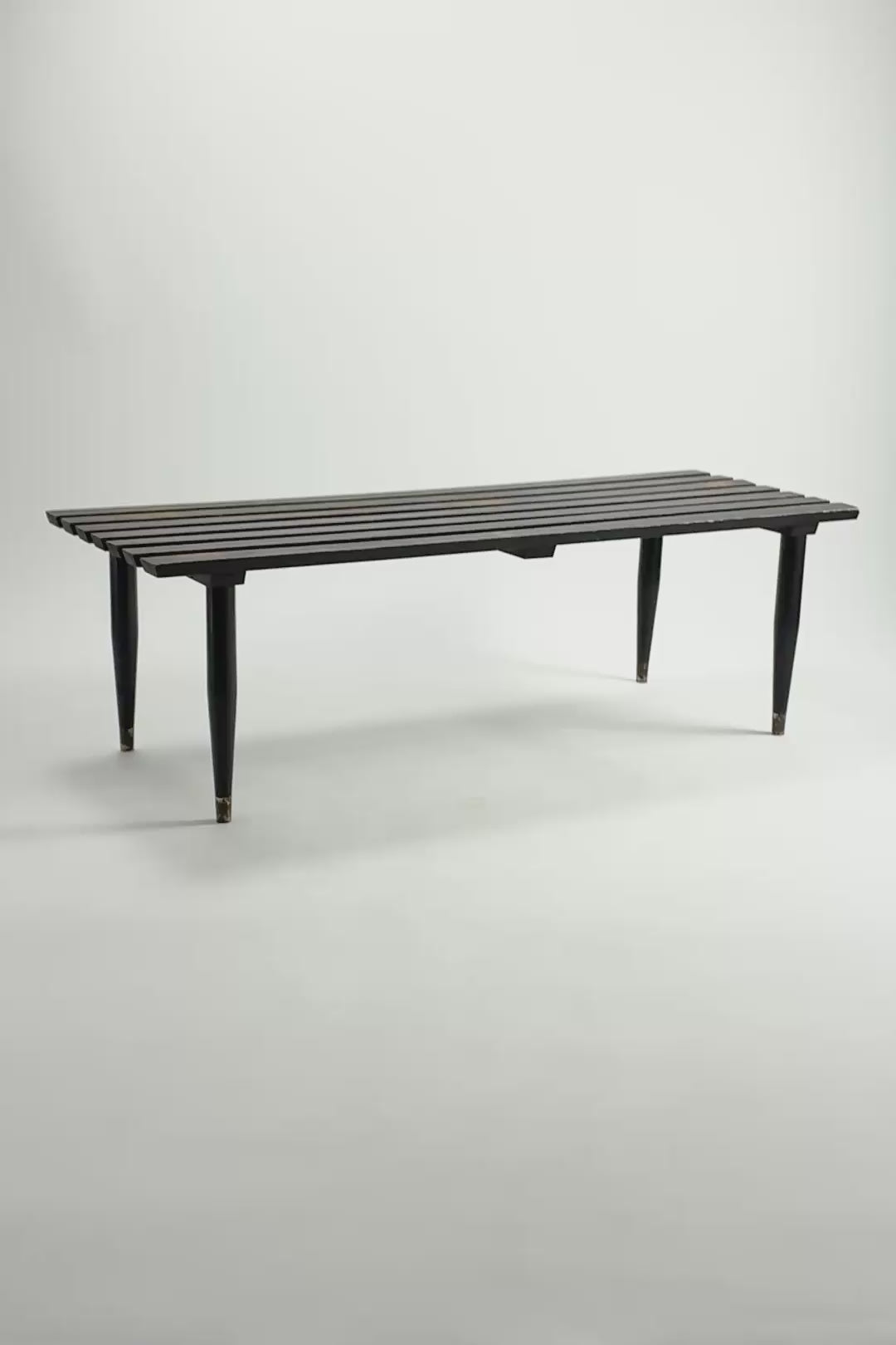 ビデオを読み込む: Black Wooden Coffee Table / ブラックペイント ウッド コーヒーテーブル