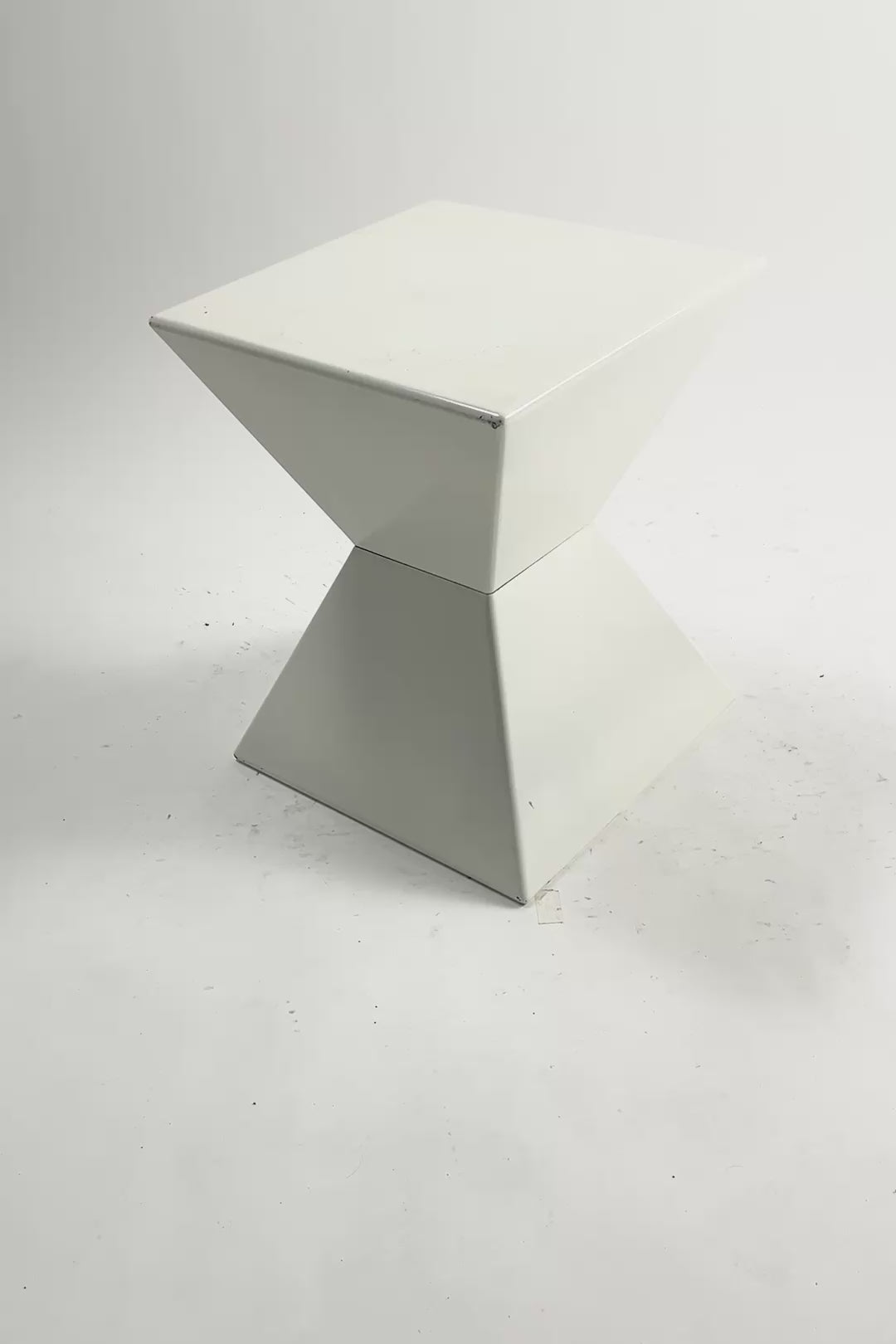 ビデオを読み込む: Modern Geometric Base / モダン ジオメトリック ベース
