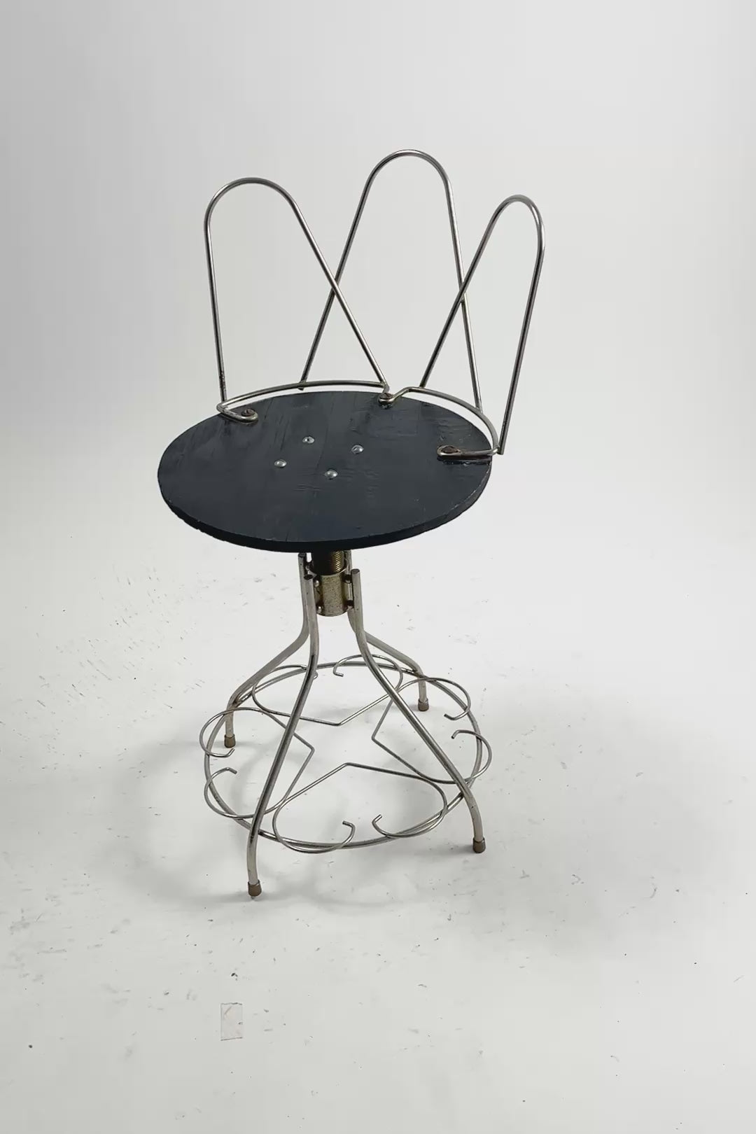 ビデオを読み込む: Vintage Vanity Chair / ヴィンテージ バニティーチェア
