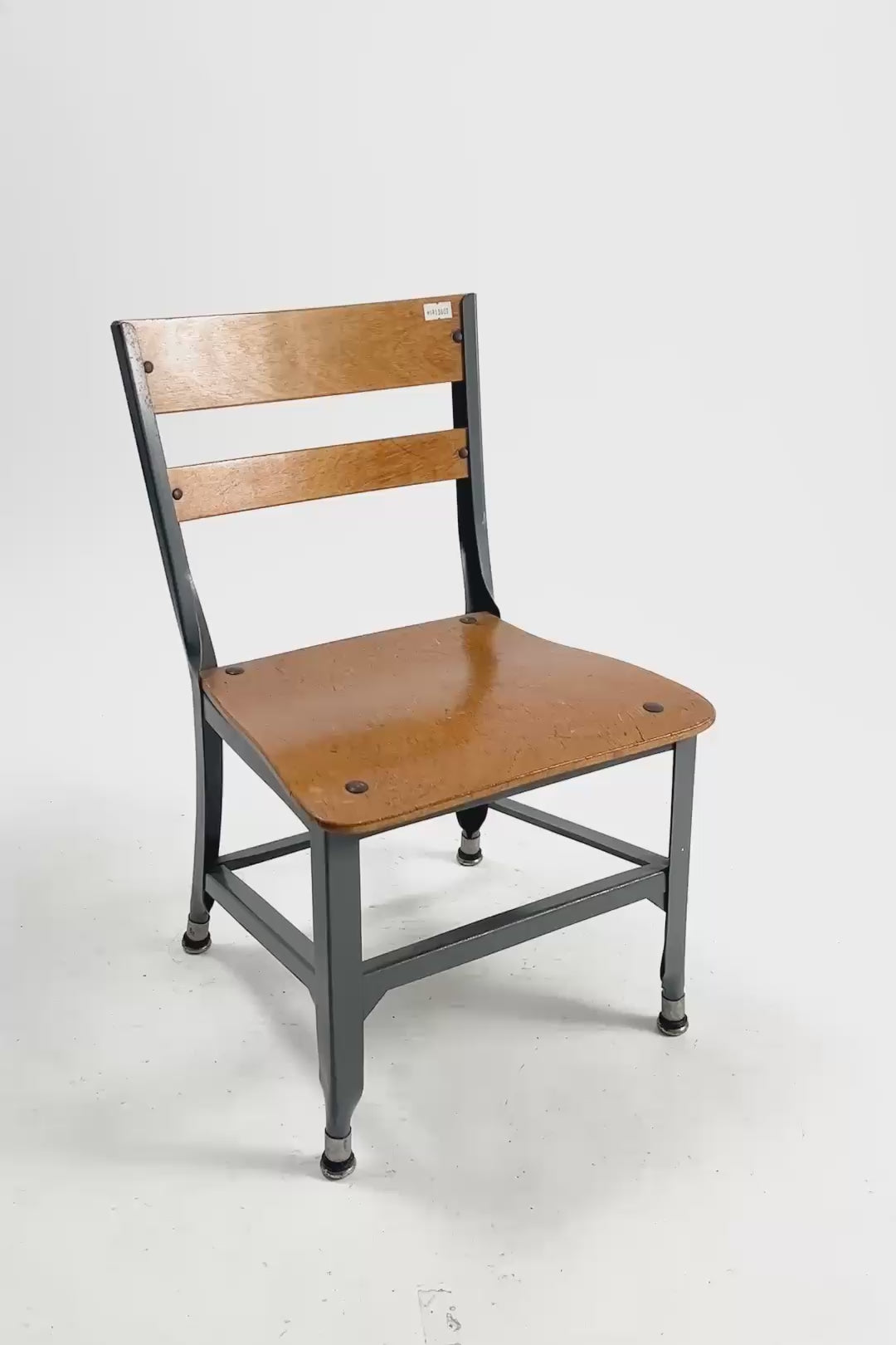 ビデオを読み込む: Toledo Metal Furniture Kids Chair / トレドメタルファニチャー キッズチェア
